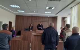 Foto nga seanca, 4 dhjetor, Lindihon Hoxha